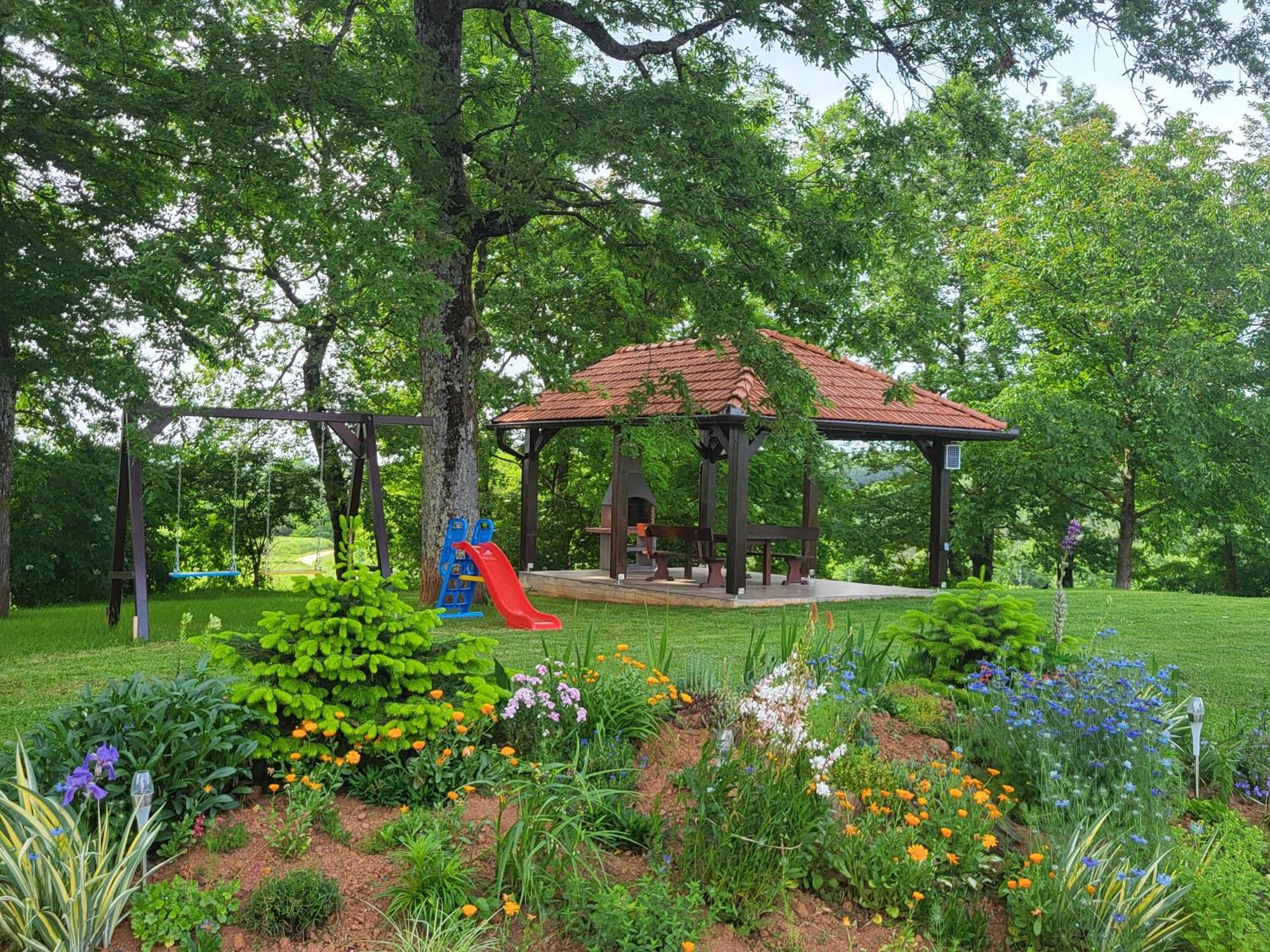 Apartman Medved 슬루니 외부 사진